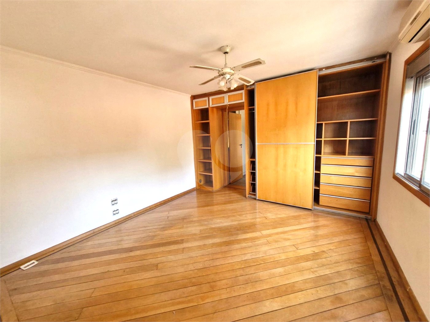 Casa à venda com 4 quartos, sendo 1 suíte,  em Granja Julieta, São Paulo, SP