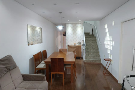 Casa à venda com 3 quartos, sendo 1 suíte, no condomínio Villagio Esperanza, Guarulhos - SP