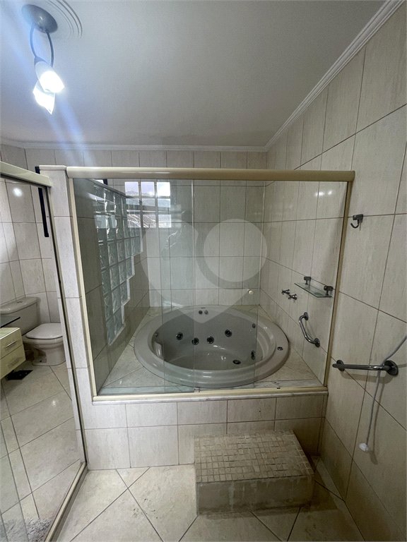 Casa à venda com 5 quartos, sendo 3 suítes, no condomínio Recanto das Palmeiras, Rio de Janeiro - RJ