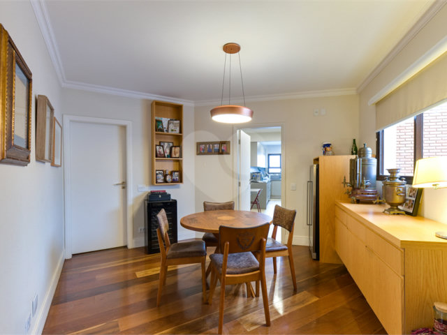 Apartamento à venda com 3 quartos, sendo 2 suítes,  em Campo Belo, São Paulo, SP