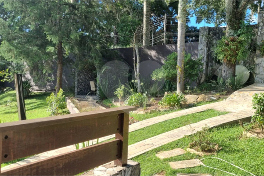 Casa à venda com 7 quartos, sendo 4 suítes, no condomínio Residencial Ypeville, Mairiporã - SP