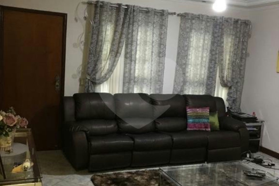 Casa à venda com 3 quartos, sendo 1 suíte, no condomínio Sobrado, São Paulo - SP