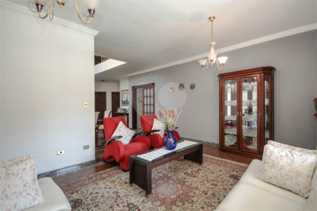 Casa à venda com 4 quartos, sendo 3 suítes, em City América, São Paulo, SP