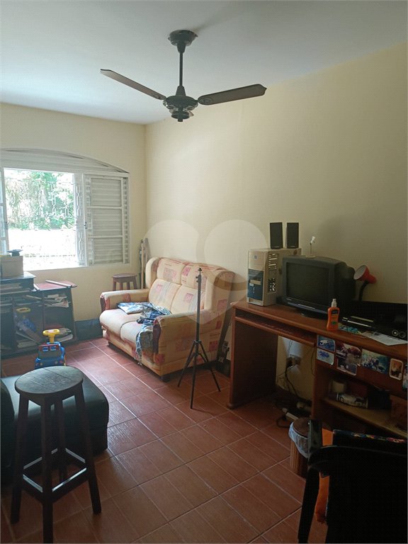 Casa à venda com 4 quartos, sendo 2 suítes, no condomínio Residencial Parque Cerros Verdes, Mairiporã - SP
