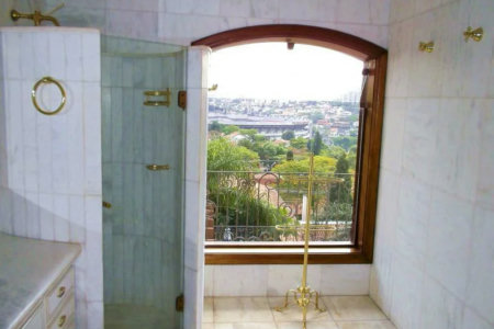 Sobrado à venda com 4 quartos, sendo 2 suítes,  em Jardim Leonor, São Paulo, SP