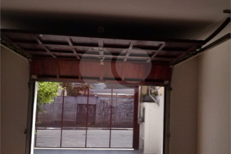 Sobrado à venda com 3 quartos em Jardim Itacolomi, São Paulo, SP