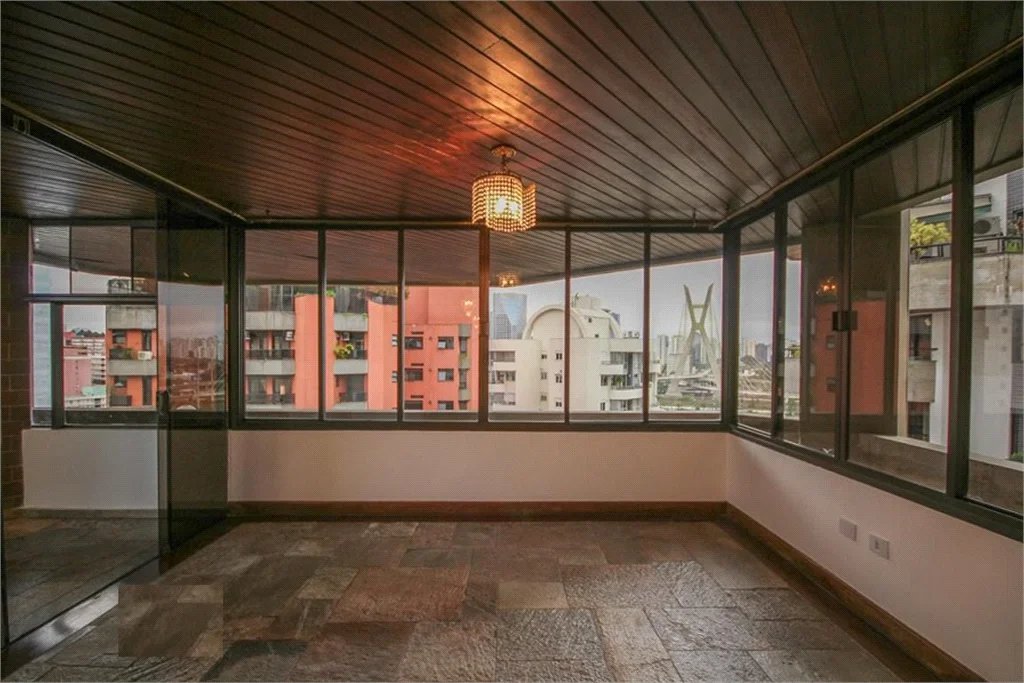 Apartamento à venda com 4 quartos, sendo 2 suítes, em Real Parque, São Paulo, SP