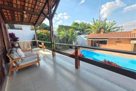 Casa à venda com 3 quartos, sendo 1 suíte, no condomínio Estância Marambaia, Vinhedo - SP