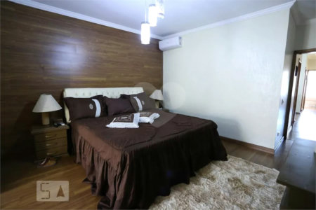 Sobrado à venda com 6 quartos, sendo 5 suítes, em Vila Paranaguá, São Paulo, SP