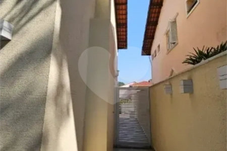 Casa à venda com 3 quartos, sendo 2 suítes, no condomínio Vila Borghese, São Paulo - SP