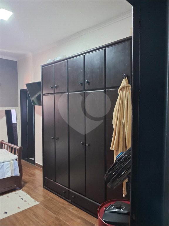 Sobrado à venda com 10 quartos, sendo 1 suíte, em Parque Ramos Freitas, São Paulo, SP