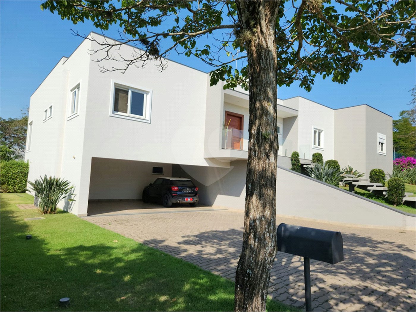 Casa à venda com 4 quartos, sendo 3 suítes, no condomínio Terras de Mont Serrat, Salto - SP