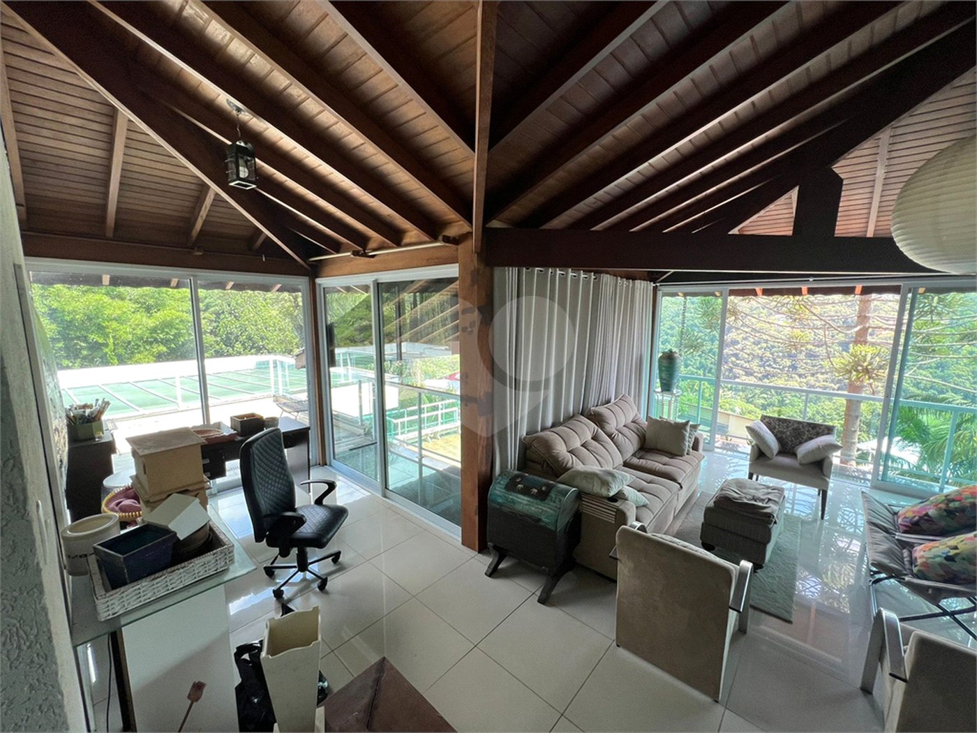 Casa à venda com 6 quartos, sendo 5 suítes, no condomínio Alpes da Cantareira, Mairiporã - SP