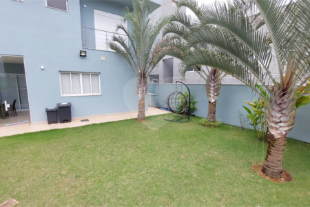 Casa à venda com 4 suítes no condomínio Figueira Garden, Atibaia - SP