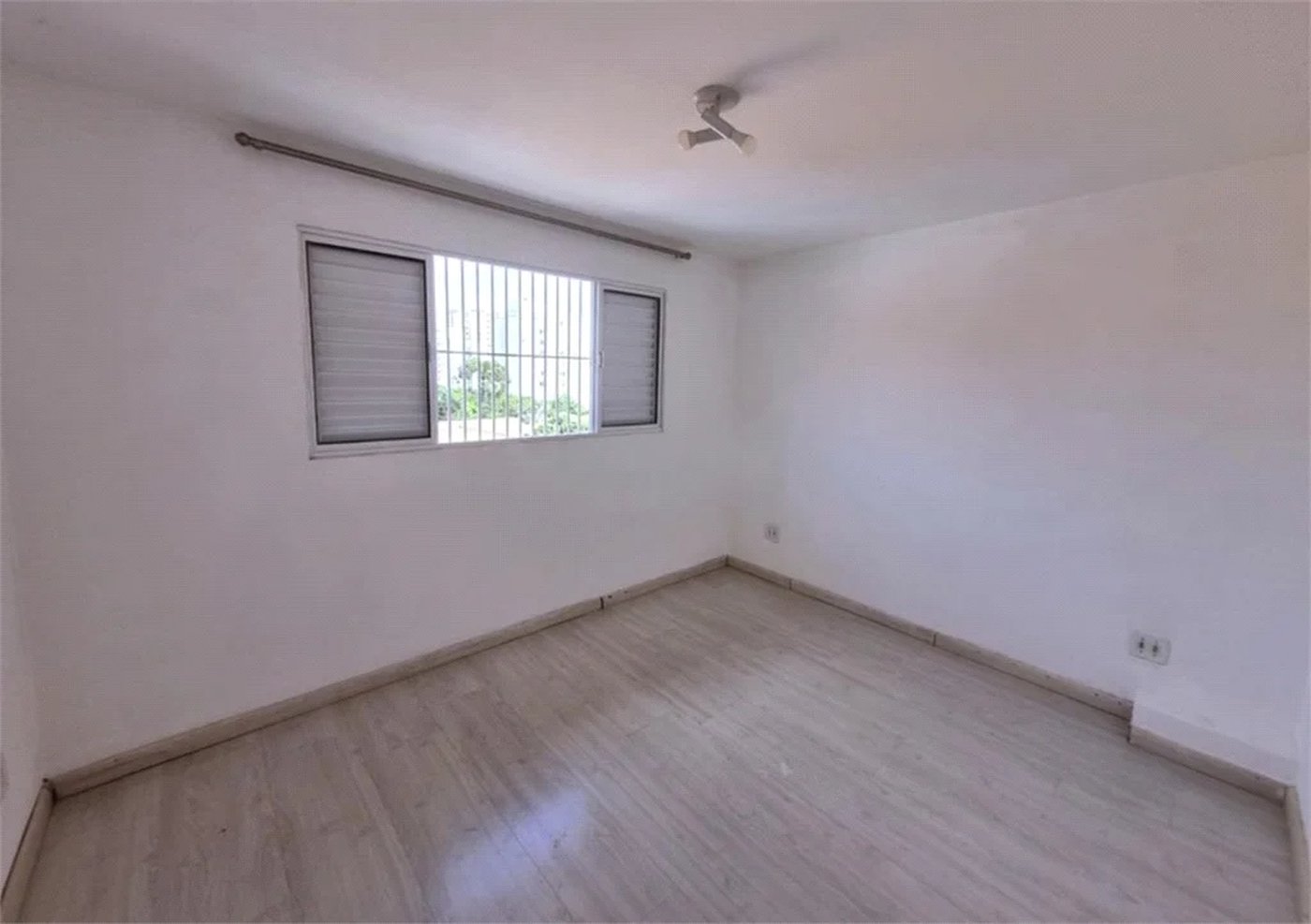 Sobrado à venda com 3 quartos, sendo 2 suítes,  em Jardim Ester Yolanda, São Paulo, SP