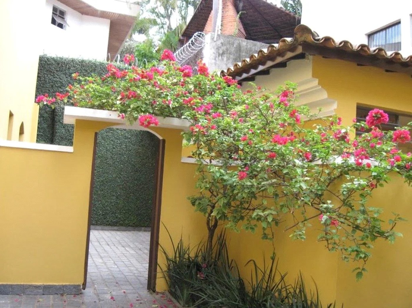 Casa à venda com 4 quartos, sendo 2 suítes, em Jardim Leonor, São Paulo, SP