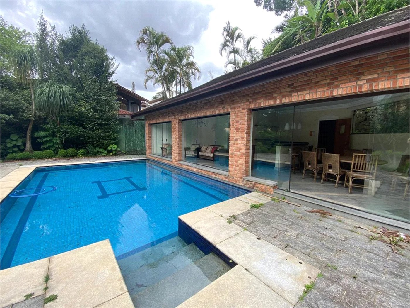 Casa à venda ou para alugar com 5 quartos, sendo 3 suítes, em Fazenda Morumbi, São Paulo, SP