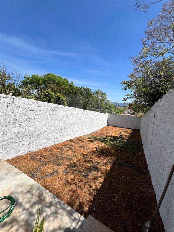 Sobrado à venda com 3 quartos, sendo 1 suíte, em Conjunto Habitacional Brás Cubas, Mogi das Cruzes, SP