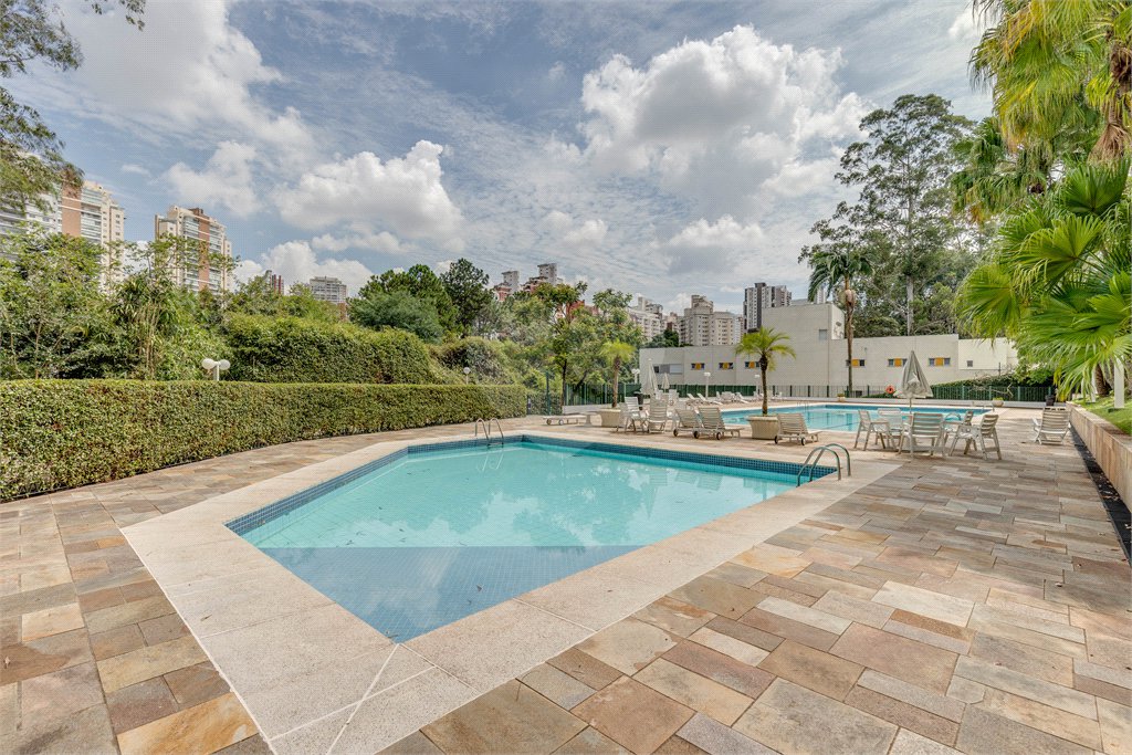 Casa à venda com 4 suítes no condomínio Granja do Morumbi, São Paulo - SP