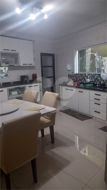 Sobrado à venda com 3 quartos, sendo 1 suíte, em Vila Curuçá, São Paulo, SP