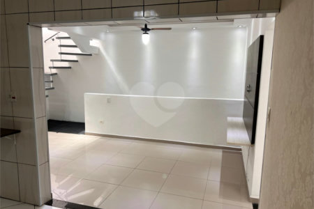 Sobrado à venda com 2 quartos, sendo 1 suíte, em Vila Correa, Ferraz de Vasconcelos, SP