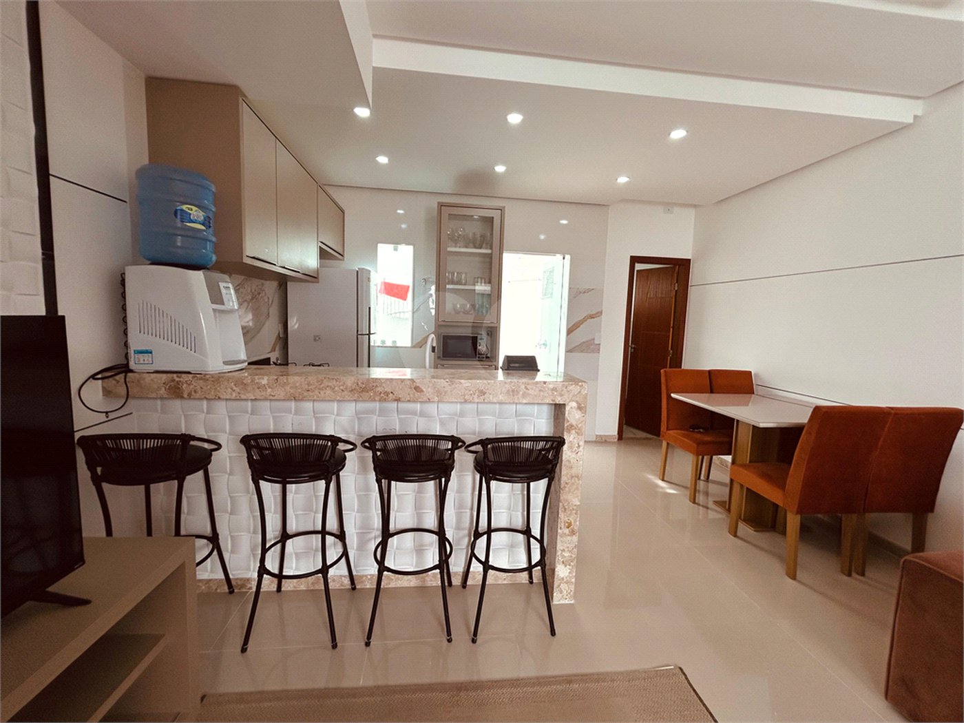 Apartamento à venda com 2 suítes, em Taperapuan, Porto Seguro, BA