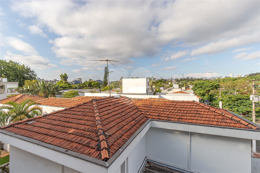 Casa à venda com 4 quartos, sendo 3 suítes, em Vila Nova Conceição, São Paulo, SP