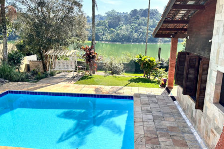 Casa à venda com 8 quartos, sendo 4 suítes, em Eldorado, Diadema, SP