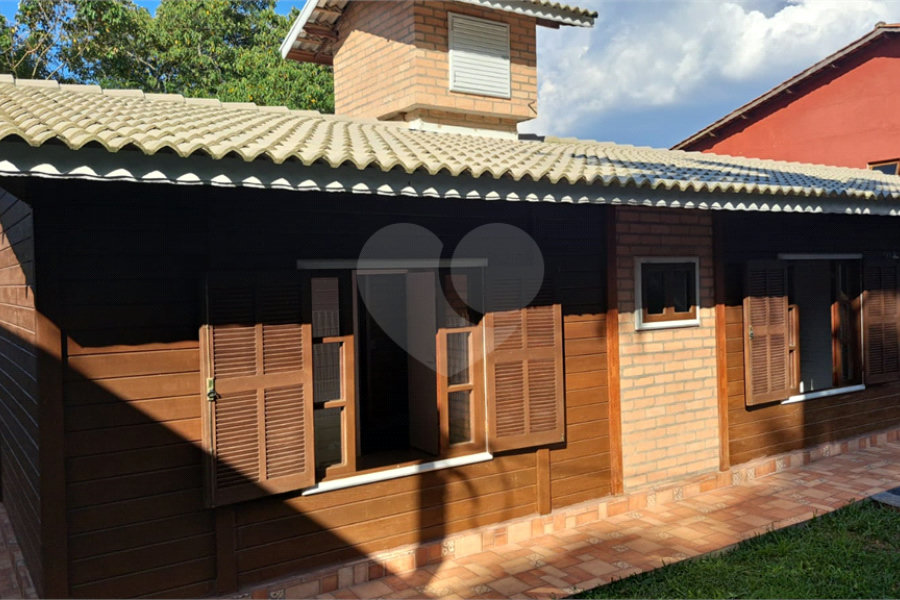 Casa à venda com 3 quartos, sendo 1 suíte, no condomínio Alpes da Cantareira, Mairiporã - SP