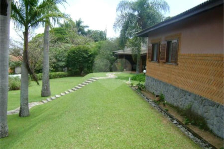 Casa à venda com 5 quartos, sendo 3 suítes, no condomínio Estância Marambaia, Vinhedo - SP