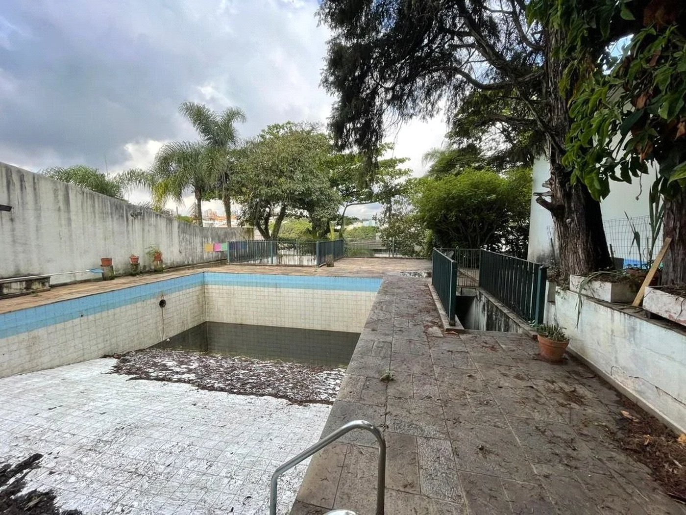 Sobrado à venda com 4 quartos, sendo 1 suíte, em Vila Inah, São Paulo, SP