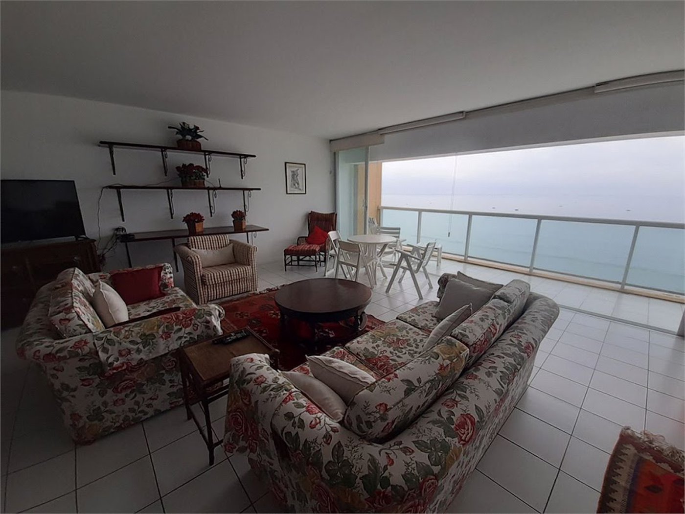 Apartamento Residencial à venda, Pitangueiras, Guarujá - AP0163.