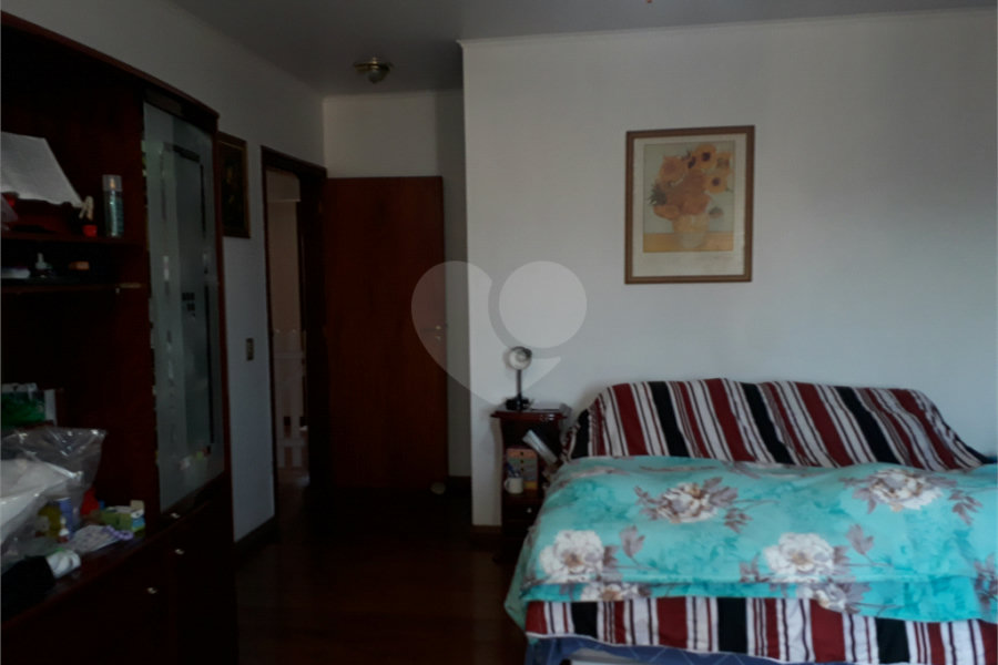 Sobrado à venda com 4 quartos, sendo 1 suíte, em Vila Constança, São Paulo, SP