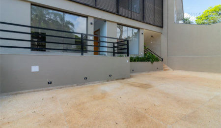 Casa à venda com 4 quartos, sendo 1 suíte,  em Jardim Guedala, São Paulo, SP
