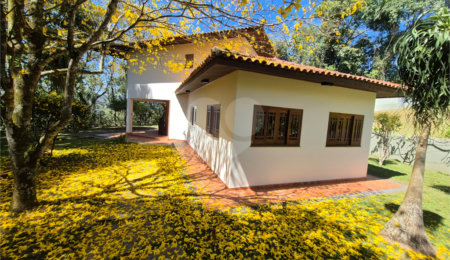 Casa à venda com 4 quartos, sendo 2 suítes,  no condomínio Alpes da Cantareira, Mairiporã - SP