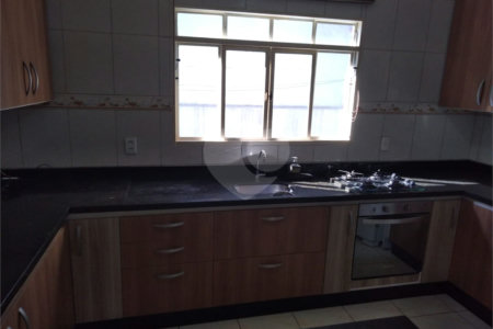 Sobrado à venda com 2 quartos em Reneville, Mairinque, SP