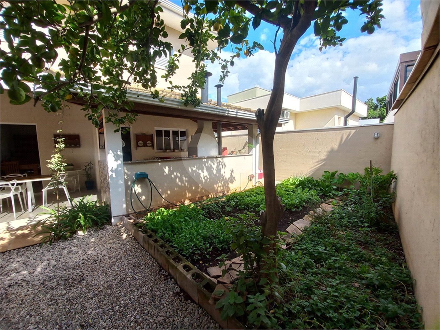 Casa à venda com 3 quartos, sendo 1 suíte, no condomínio São Domingos, Valinhos - SP