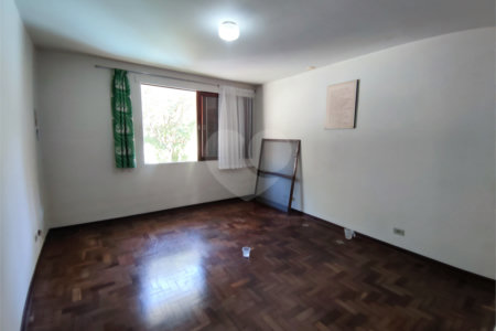 Sobrado à venda com 4 quartos, sendo 2 suítes, em Chácara Monte Alegre, São Paulo, SP