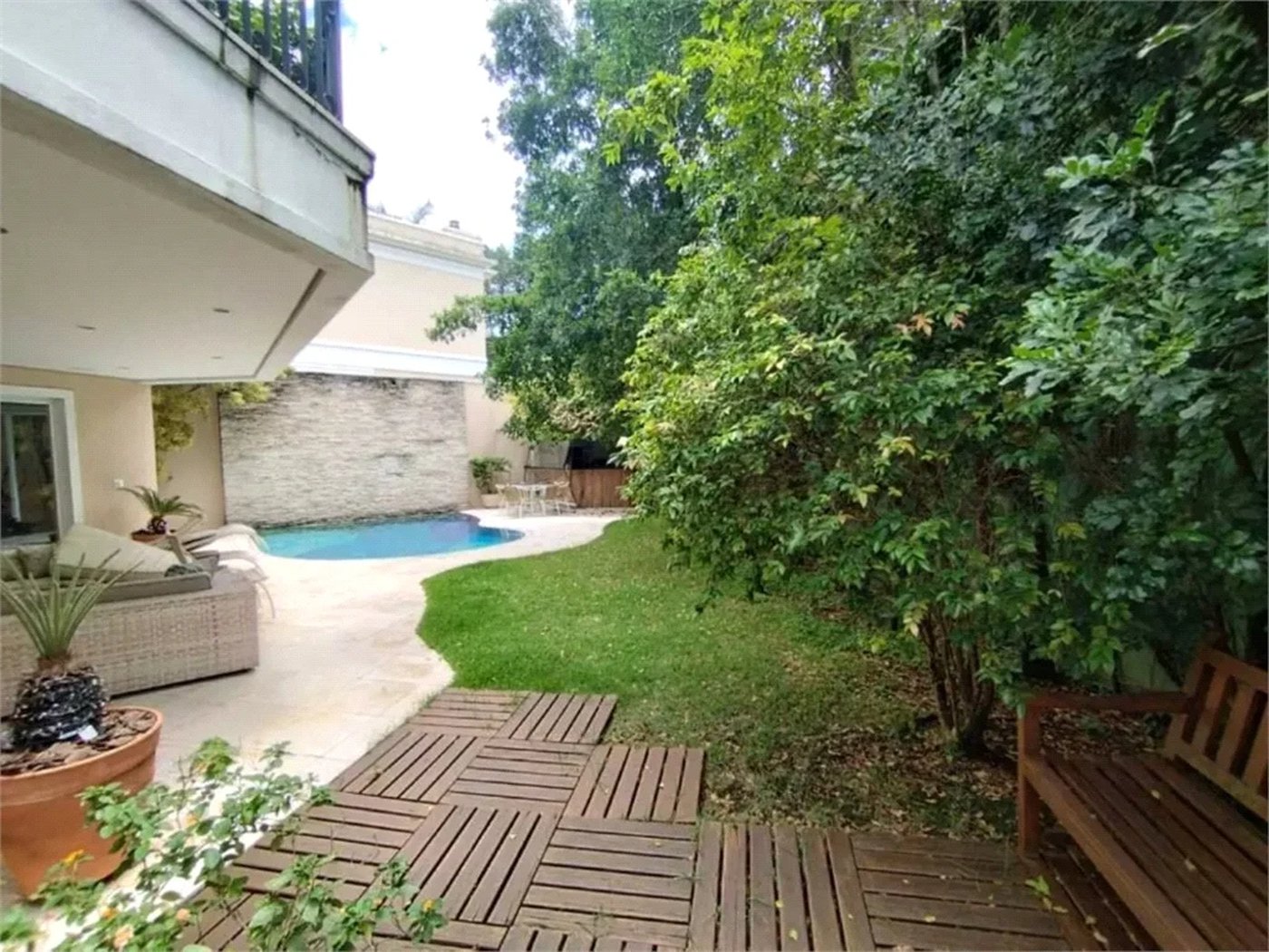 Casa à venda ou para alugar com 4 suítes no condomínio Solares Vila Europa, São Paulo - SP