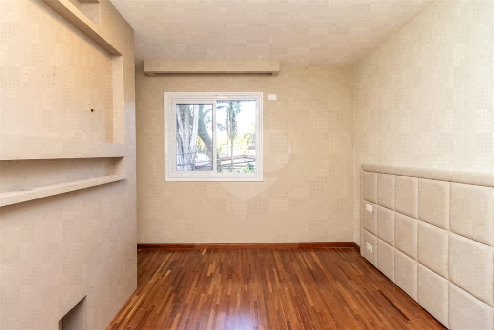 Casa à venda com 4 quartos, sendo 3 suítes, no condomínio Village Place, São Paulo - SP