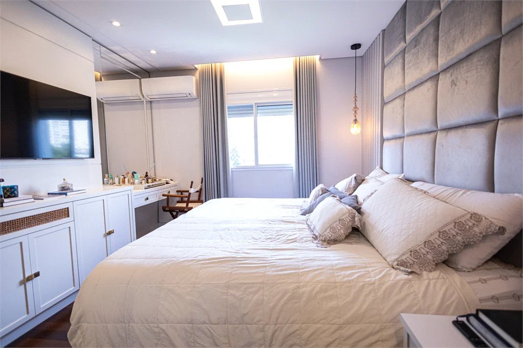 Apartamento à venda com 5 quartos, sendo 4 suítes, em Parque Reboucas, São Paulo, SP
