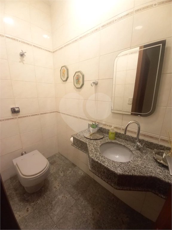Casa à venda com 5 quartos, sendo 2 suítes, no condomínio Vinhas da Vista Alegre - Lado Sede, Vinhedo - SP
