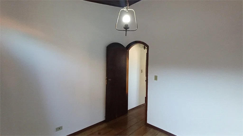 Sobrado à venda com 5 quartos, sendo 2 suítes, em Parque Continental, São Paulo, SP
