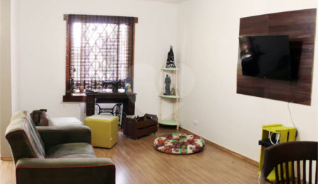 Casa à venda com 4 quartos, sendo 2 suítes,  em Jardim Leonor, São Paulo, SP