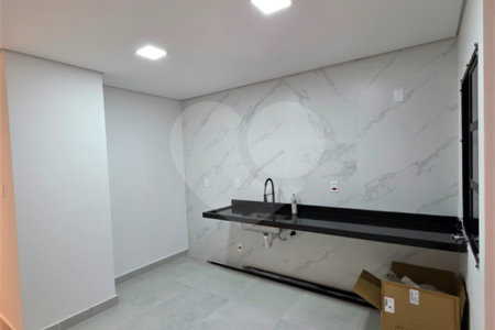 Sobrado à venda com 3 quartos, sendo 1 suíte, em Vila Gumercindo, São Paulo, SP