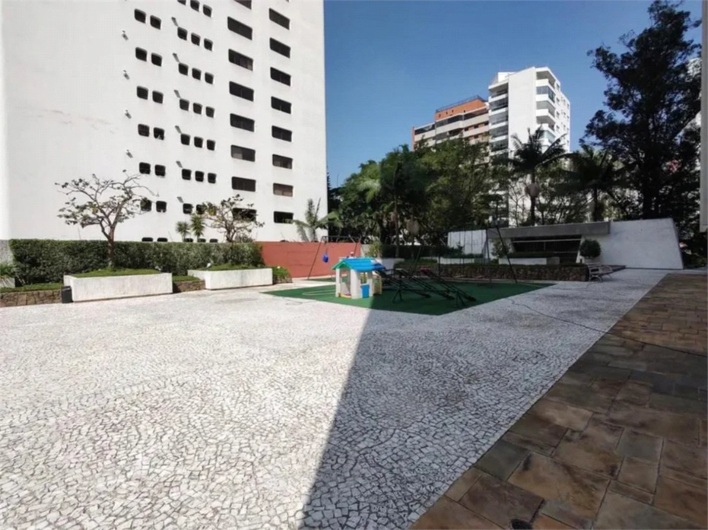 Apartamento à venda com 4 quartos, sendo 1 suíte, em Brooklin Paulista, São Paulo, SP