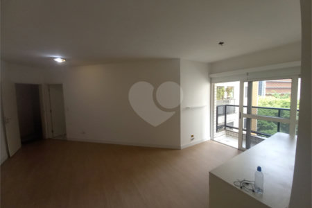 Apartamento à venda com 3 quartos, sendo 1 suíte,  em Vila Olímpia, São Paulo, SP