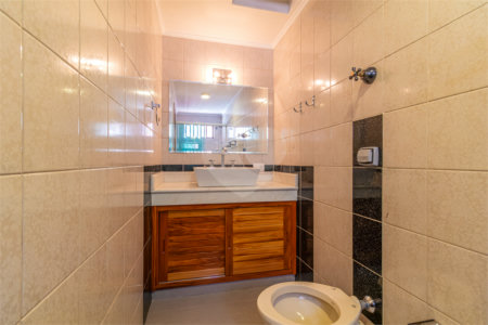 Casa à venda com 4 quartos, sendo 3 suítes,  em Interlagos, São Paulo, SP