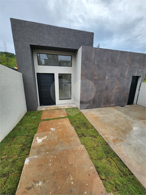 Casa à venda com 3 quartos, sendo 1 suíte, no Centro, Bom Jesus dos Perdões, SP