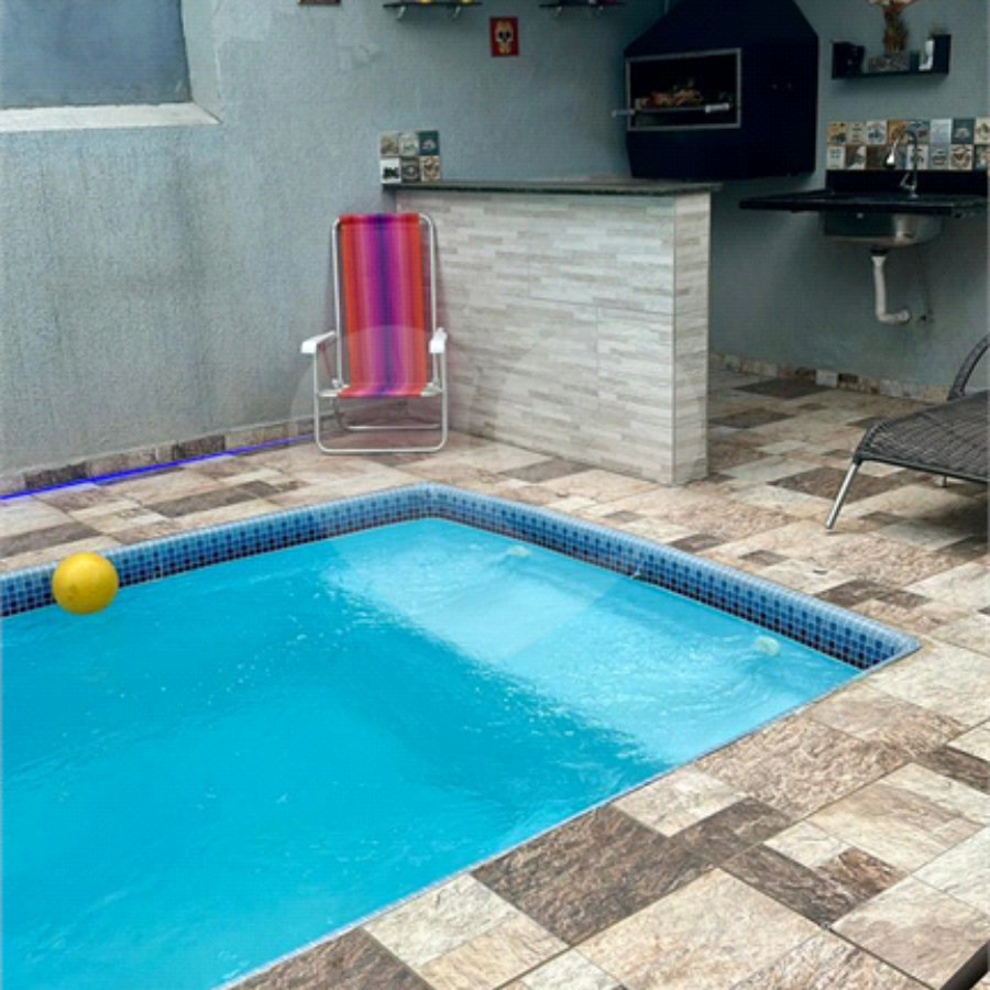 Casa Térrea à Venda com 3 dormitórios em Atibaia/SP